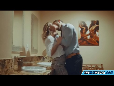 ❤️ Quando uma loira peituda o seduz numa casa de banho pública ❤ Pornuts em nós pt.sexycamse.top ️❤